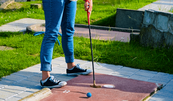 Minigolf i sommar? Ha roligt på campingsemestern med underhållande aktiviteter