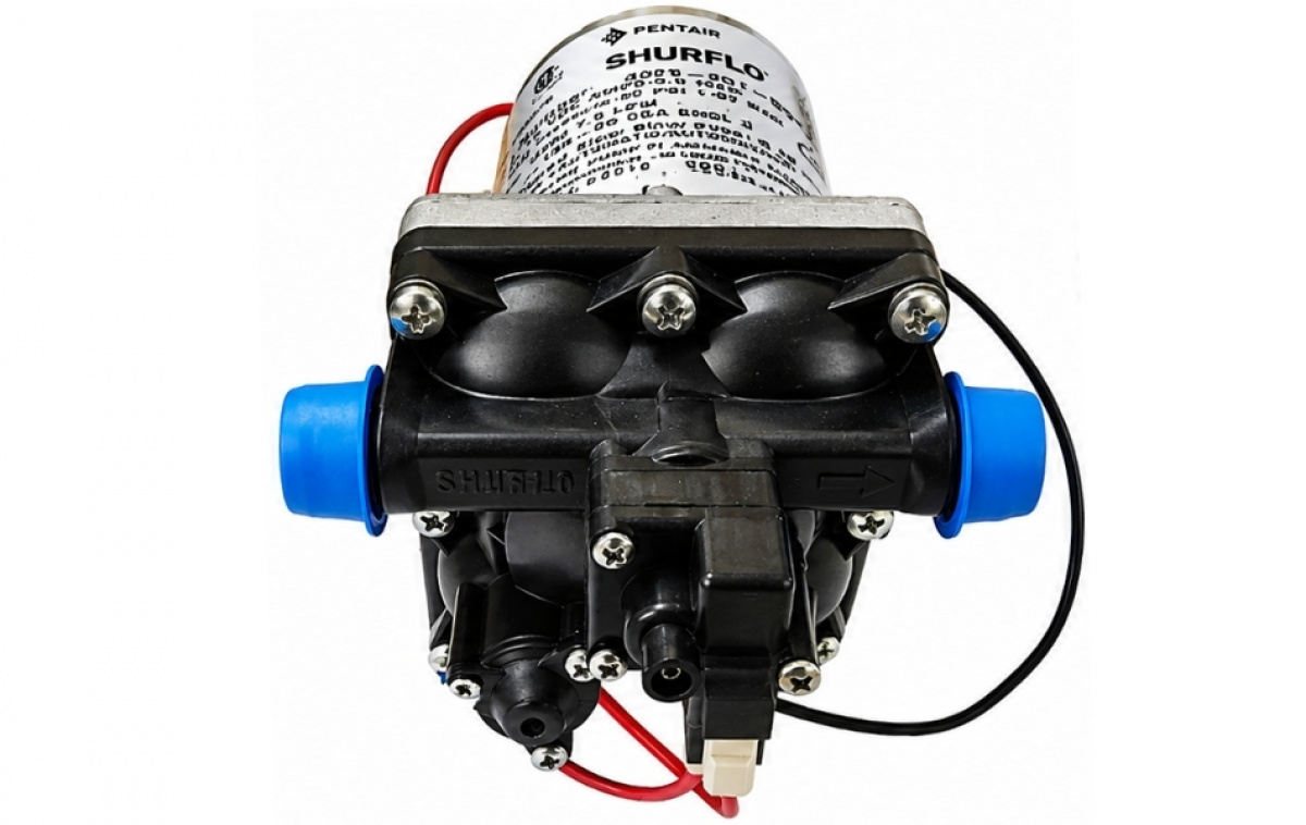 Shurflo Tryckpump 7l/min i gruppen Vatten & Sanitet / Vatten / Vattenpumpar / Tryckpumpar hos Campingvaruhuset i Norden AB (65644)