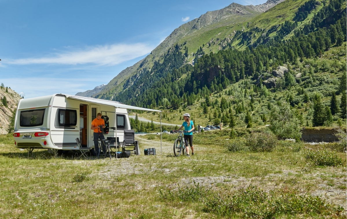 Thule Omnistor 1200 i gruppen Förtält & Markiser / Markiser / Husvagnsmarkiser / Påsmarkiser hos Campingvaruhuset i Norden AB (65907)