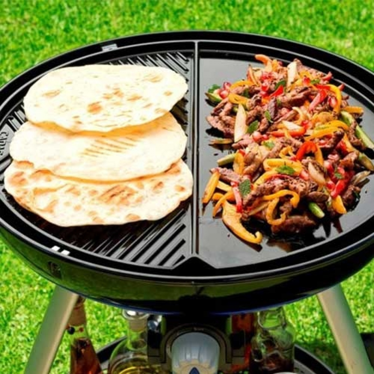 Cadac Grillplatta Räfflad/Slät Carri Chef 2 46 cm i gruppen Hushåll & Kök / Grillar / Grilltillbehör hos Campingvaruhuset i Norden AB (66281)