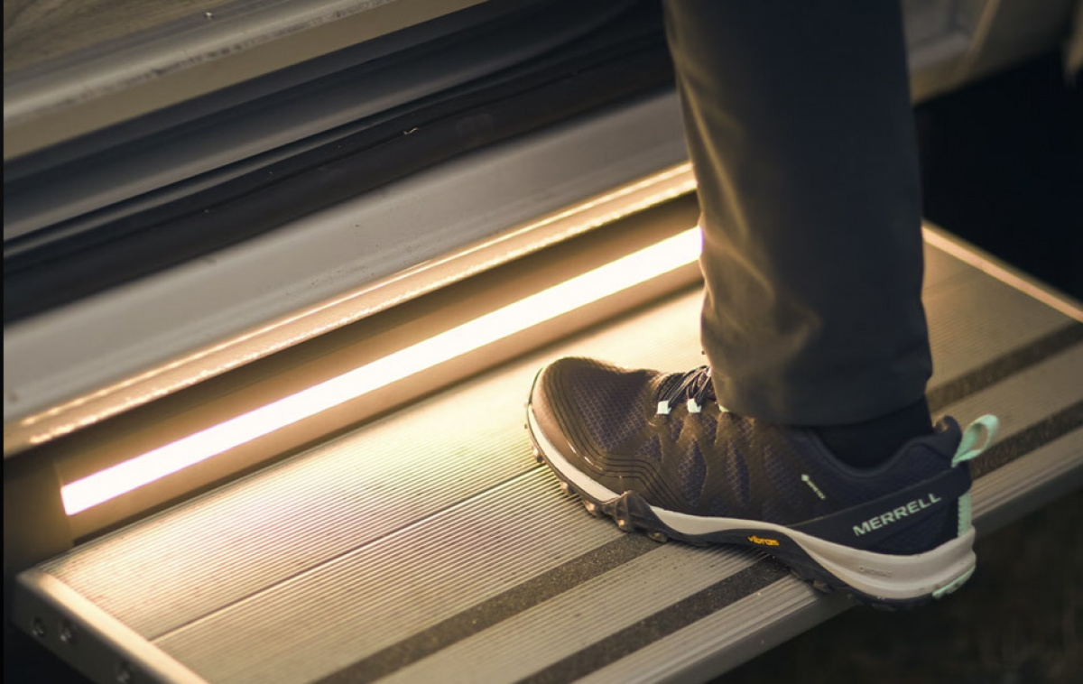 Thule LED Kit För Slideout V12/18 i gruppen Husvagn & Husbil / Chassi / Monterade Fotsteg hos Campingvaruhuset i Norden AB (67656)