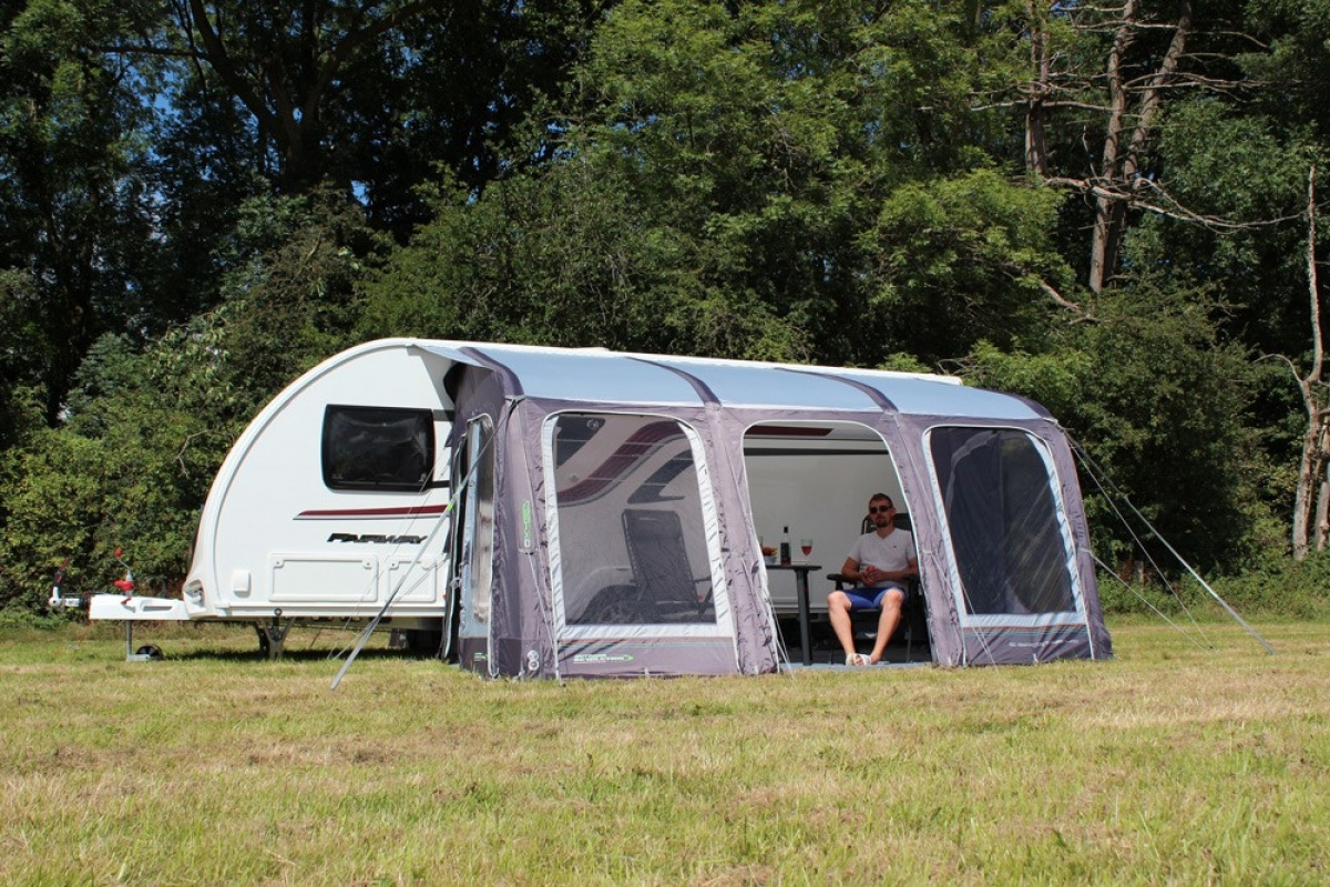E-Sport Air 400 Outdoor Revolution i gruppen Förtält & Markiser / Förtält Husbil / Lufttält Husbil hos Campingvaruhuset i Norden AB (67978)