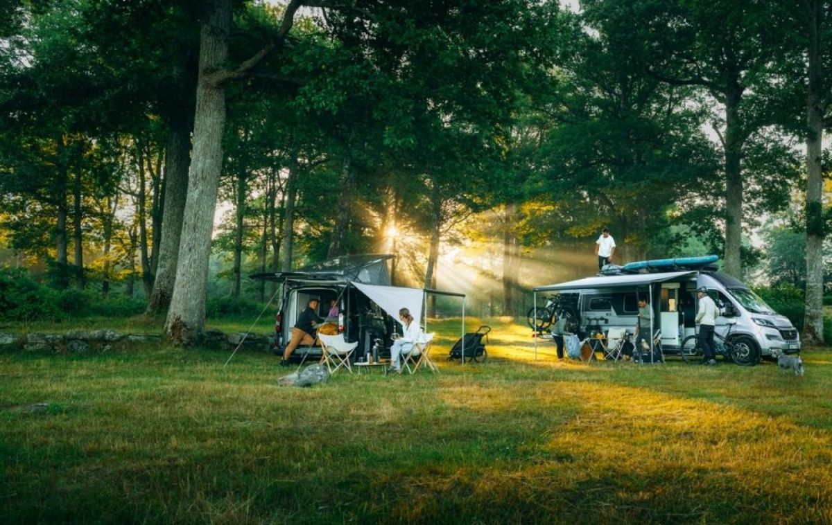 Thule Omnistor Takmonterad 6300 Till Van i gruppen Husvagn & Husbil / Van & Plåtisar / Markiser / Markiser hos Campingvaruhuset i Norden AB (68787)