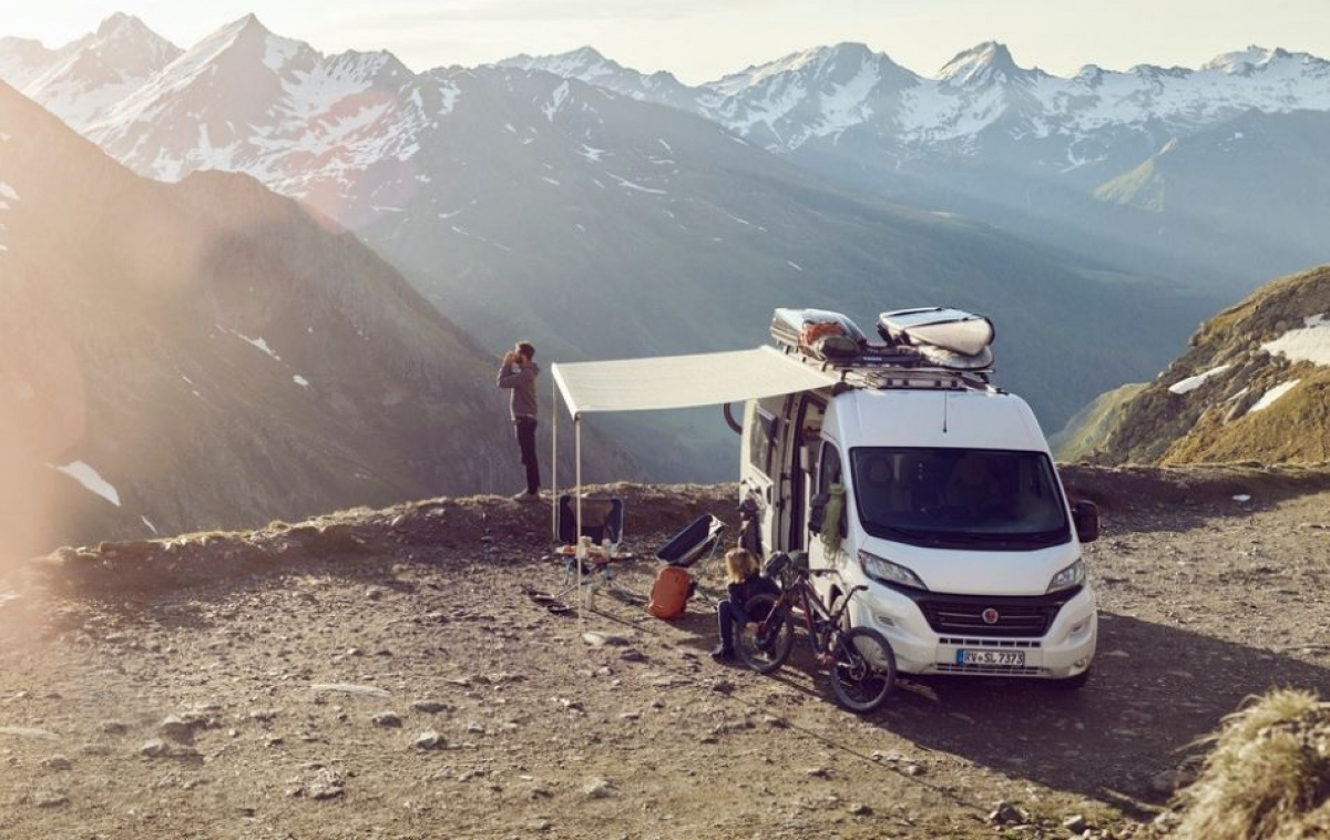 Thule Omnistor 6300 Takmonterad Vit Box i gruppen Förtält & Markiser / Markiser / Husbilsmarkiser / Thule/Omnistor / Takmonterande hos Campingvaruhuset i Norden AB (68796)