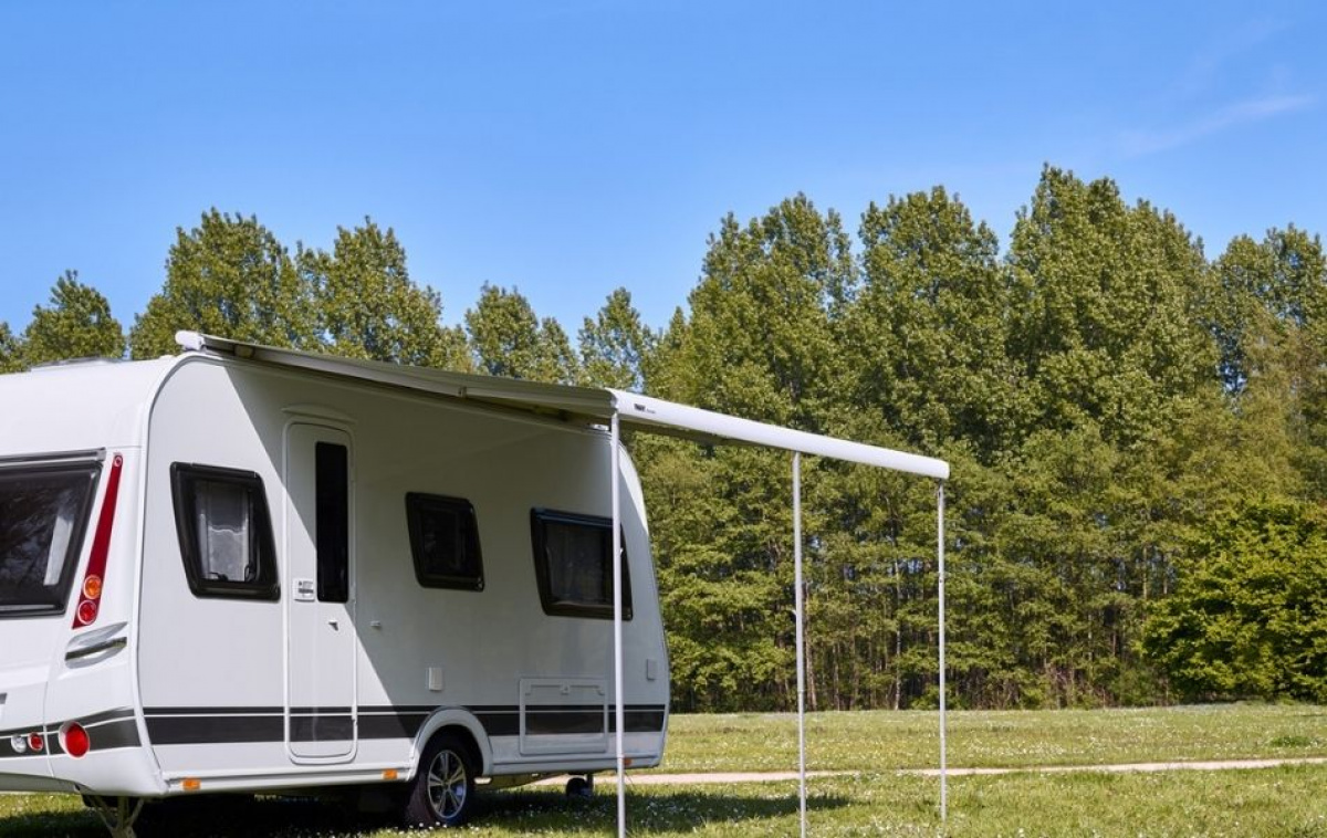 Thule Omnistor 6300 Takmonterad Vit Box i gruppen Förtält & Markiser / Markiser / Husbilsmarkiser / Thule/Omnistor / Takmonterande hos Campingvaruhuset i Norden AB (68796)