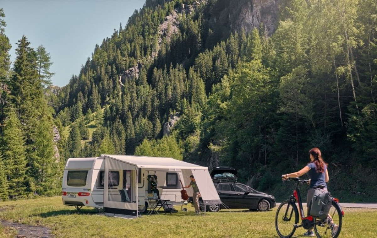 Thule Omnistor 6300 Takmonterad Vit Box i gruppen Förtält & Markiser / Markiser / Husbilsmarkiser / Thule/Omnistor / Takmonterande hos Campingvaruhuset i Norden AB (68796)