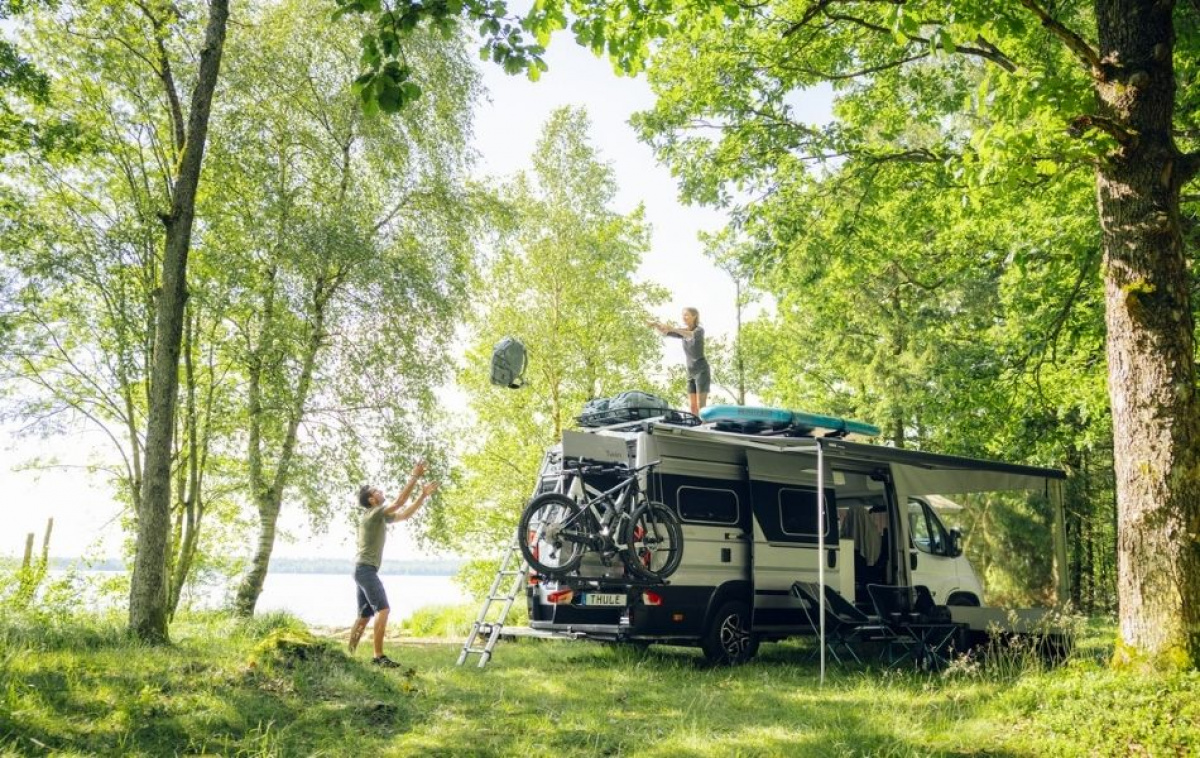 Thule Omnistor 6300 Takmonterad Svart Box i gruppen Förtält & Markiser / Markiser / Husbilsmarkiser / Thule/Omnistor / Takmonterande hos Campingvaruhuset i Norden AB (68810)
