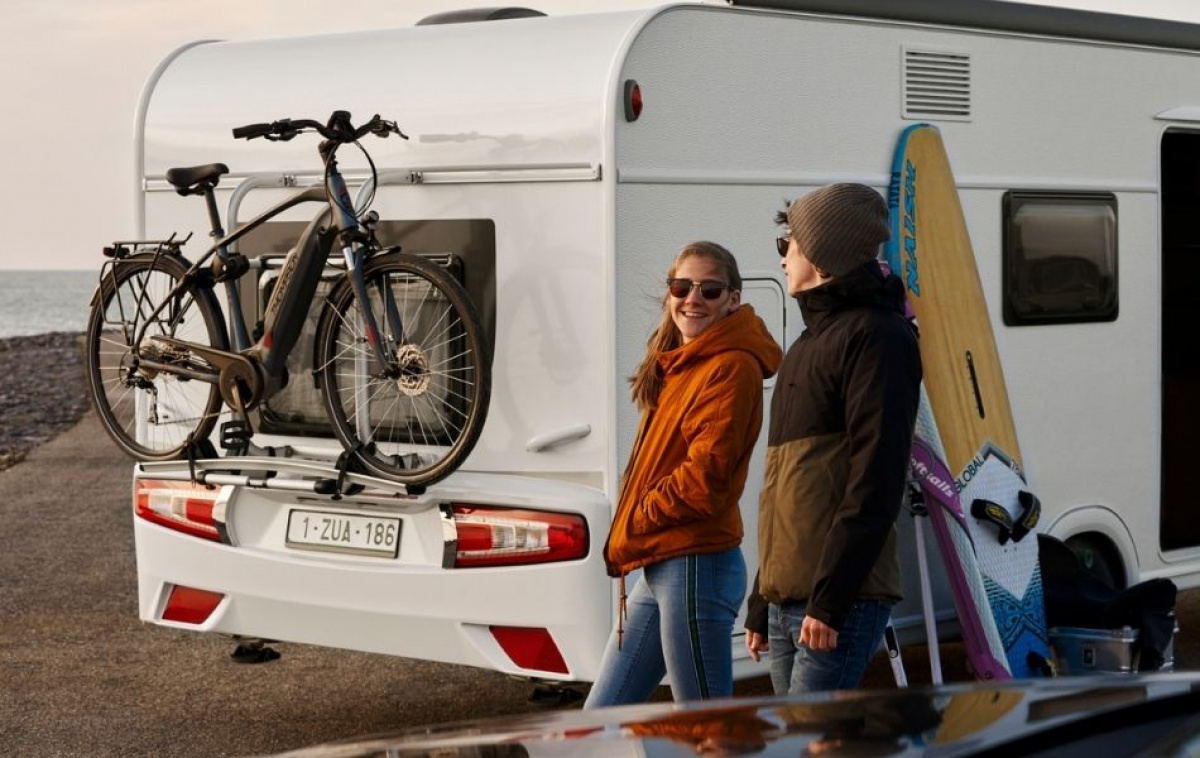 Thule Omnistor 6300 Takmonterad Svart Box i gruppen Förtält & Markiser / Markiser / Husbilsmarkiser / Thule/Omnistor / Takmonterande hos Campingvaruhuset i Norden AB (68810)