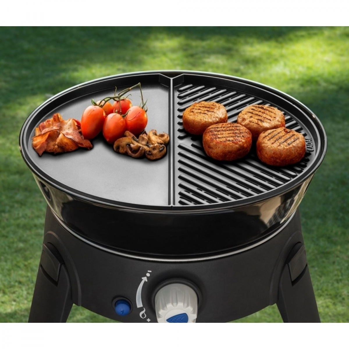 Cadac Grillplatta Räfflad/Slät Safari Chef 30 cm i gruppen Hushåll & Kök / Grillar / Grilltillbehör hos Campingvaruhuset i Norden AB (69159)