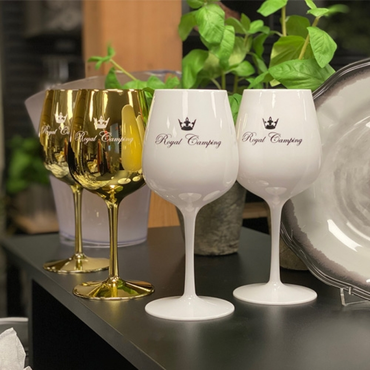 Vinglas Guld 43 cl Royal Camping 4-pack i gruppen Hushåll & Kök / Glas & Muggar / Vinglas hos Campingvaruhuset i Norden AB (71706)