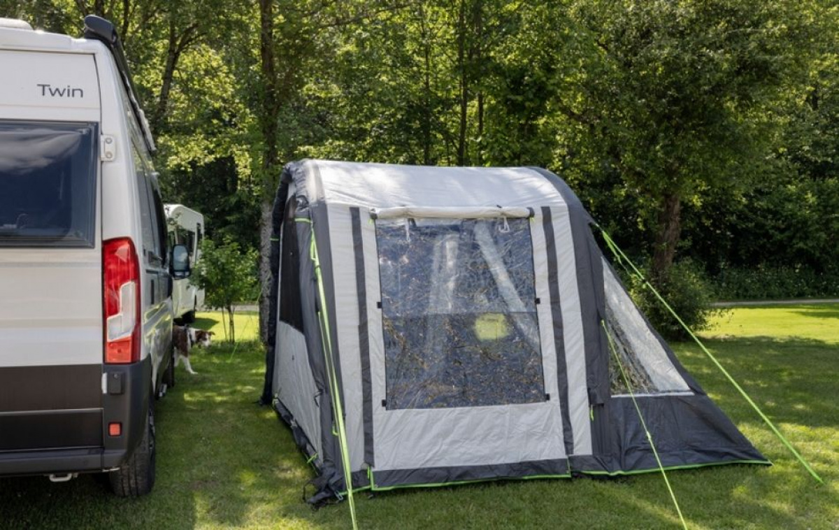ReimoTent Tour Breeze Air i gruppen Förtält & Markiser / Förtält Husbil / Lufttält Husbil / Reimo Lufttält Husbil hos Campingvaruhuset i Norden AB (75853)