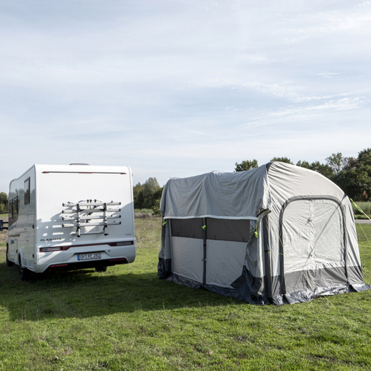 ReimoTent Fristående Lufttält Tour Ponza 390 i gruppen Förtält & Markiser / Förtält Husbil / Lufttält Husbil / Reimo Lufttält hos Campingvaruhuset i Norden AB (77632)