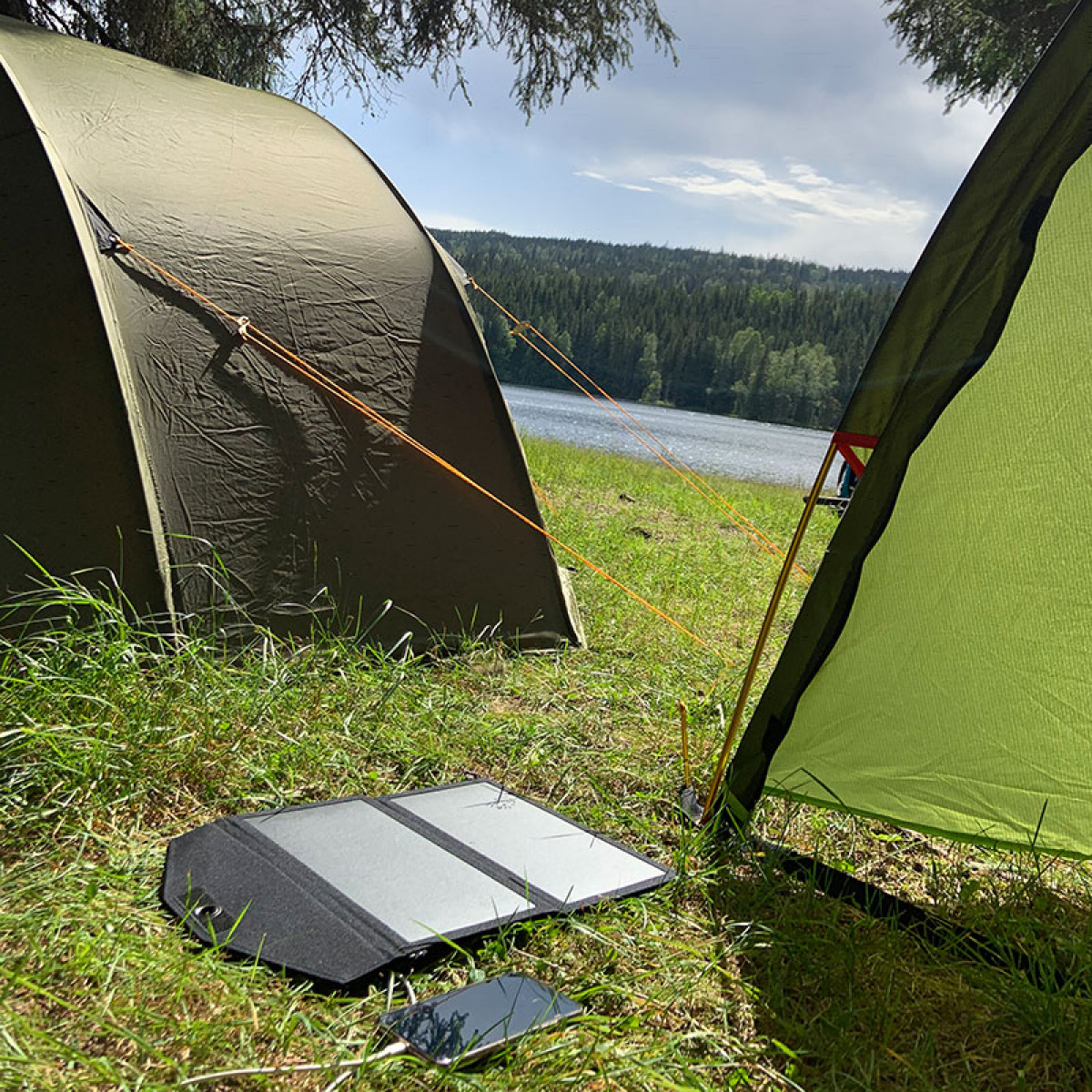 Sunwind Vikbar Solpanel Mini 12w med USB i gruppen Husvagn & Husbil / Elektronik / Solpaneler hos Campingvaruhuset i Norden AB (79328)