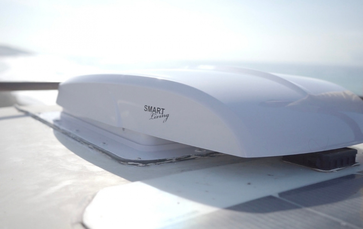 Smart Living Roof Fan 40x40 i gruppen Husvagn & Husbil / Kaross / Takluckor / Takluckor 40*40cm hos Campingvaruhuset i Norden AB (79683)