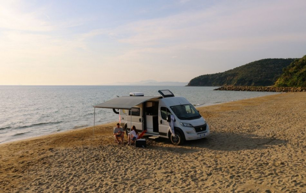 IndelB Takmonterad AC Plein-Aircon 12V 1200W i gruppen Husvagn & Husbil / Värme, Kyla & Ventilation / AC / Takmonterad Luftkonditionering hos Campingvaruhuset i Norden AB (81009)