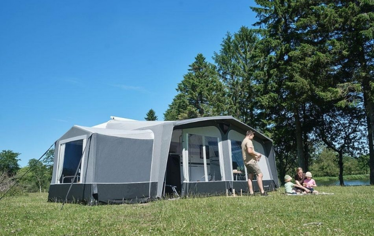 Ventura Lufttält Nova i gruppen Förtält & Markiser / Förtält Husvagn / Lufttält Husvagn / A-måttsanpassade Lufttält Husvagn hos Campingvaruhuset i Norden AB (82483)