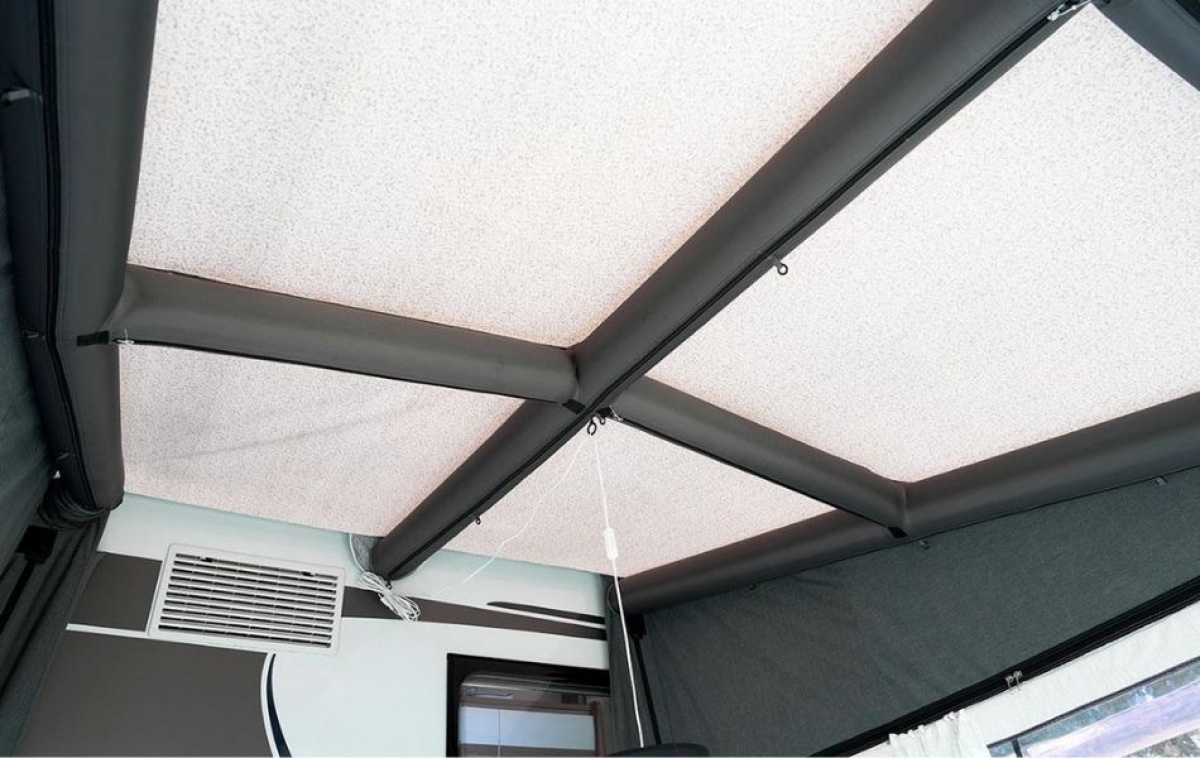 Ventura Lufttält Aura 330 i gruppen Förtält & Markiser / Förtält Husvagn / Lufttält Husvagn / Ventura Lufttält Husvagn hos Campingvaruhuset i Norden AB (82485)