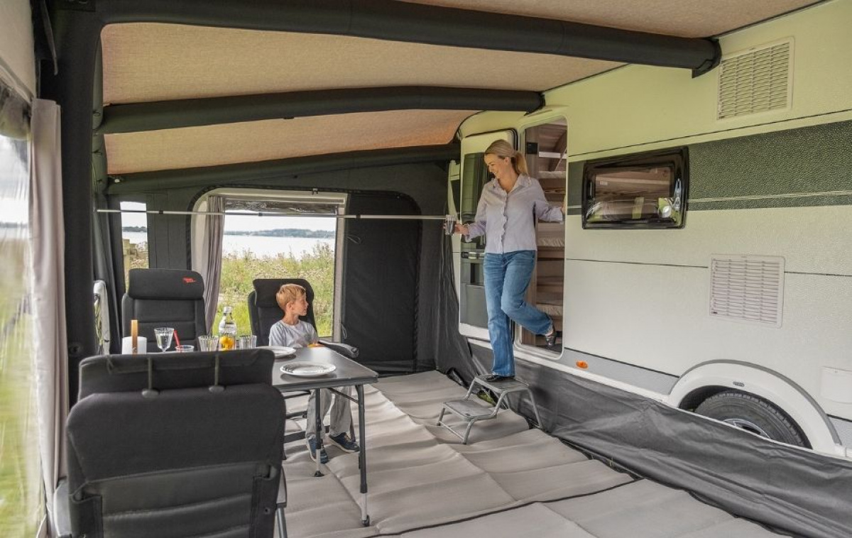 Telta Apex 300 i gruppen Förtält & Markiser / Förtält Husvagn / Lufttält Husvagn / A-måttsanpassade Lufttält Husvagn hos Campingvaruhuset i Norden AB (82502)