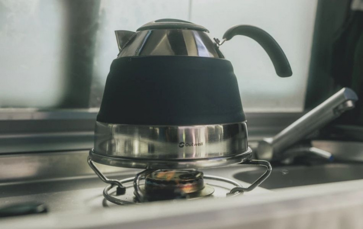 Outwell Kaffekanna Hopfällbar1.5L Navy Night i gruppen Hushåll & Kök / Köksapparater / Kaffe-/vattenkokare hos Campingvaruhuset i Norden AB (83177)