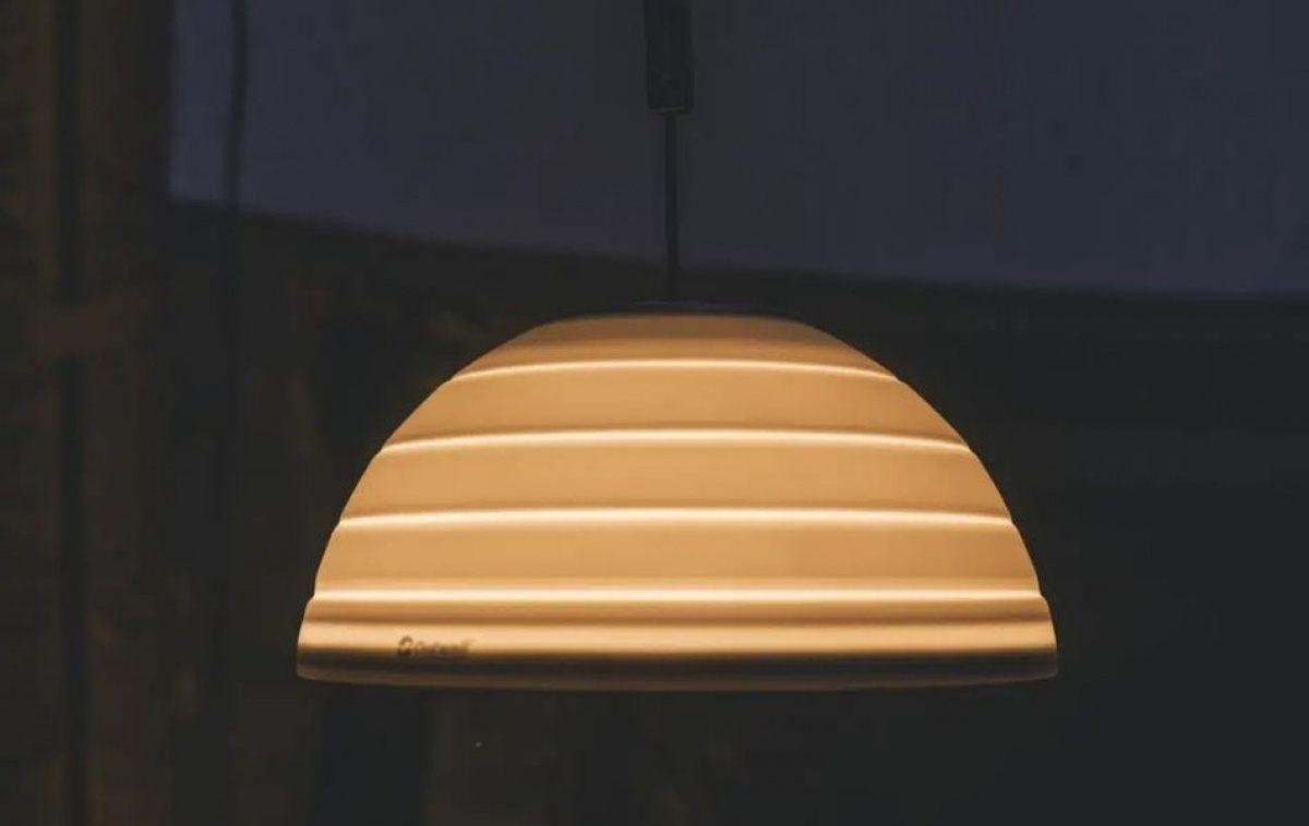 Outwell Hänglampa Hopfällbar Pollux Lux Krämvit i gruppen Husvagn & Husbil / Elektronik / Invändig Belysning / Taklampor hos Campingvaruhuset i Norden AB (83186)