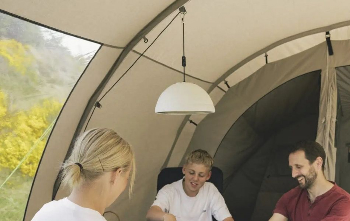 Outwell Hänglampa Hopfällbar Pollux Lux Krämvit i gruppen Husvagn & Husbil / Elektronik / Invändig Belysning / Taklampor hos Campingvaruhuset i Norden AB (83186)