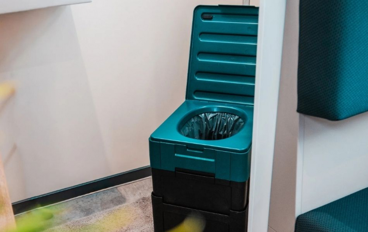 Clesana X1 ProCharge Portabel Vattenfri Toalett i gruppen Vatten & Sanitet / Toalett / Campingtoalett / Vattenfria Toaletter hos Campingvaruhuset i Norden AB (83515)