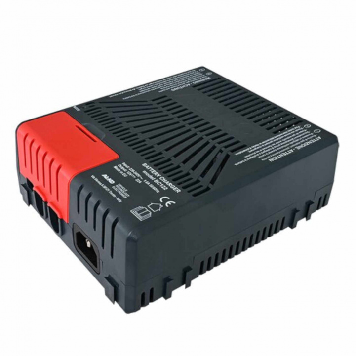 Batteriladdare BC122 22Ah från CBE i gruppen Husvagn & Husbil / Elektronik / Batterier & Omvandlare / Batteriladdare hos Campingvaruhuset i Norden AB (84056)